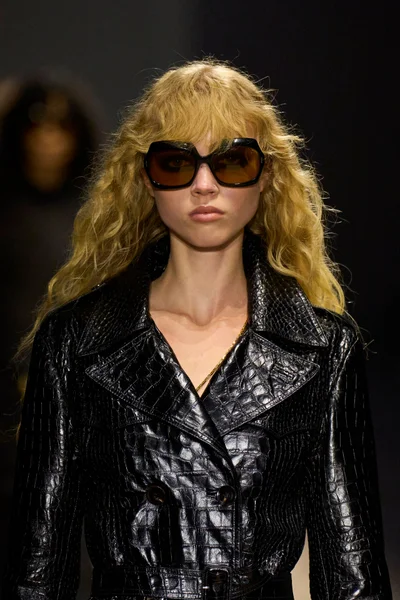 Look 1